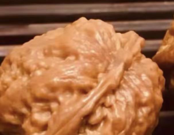 现在的有些人到哪里都嚼舌棍，当你在说别人时先看看你自己像个什么样，一个优秀的人永