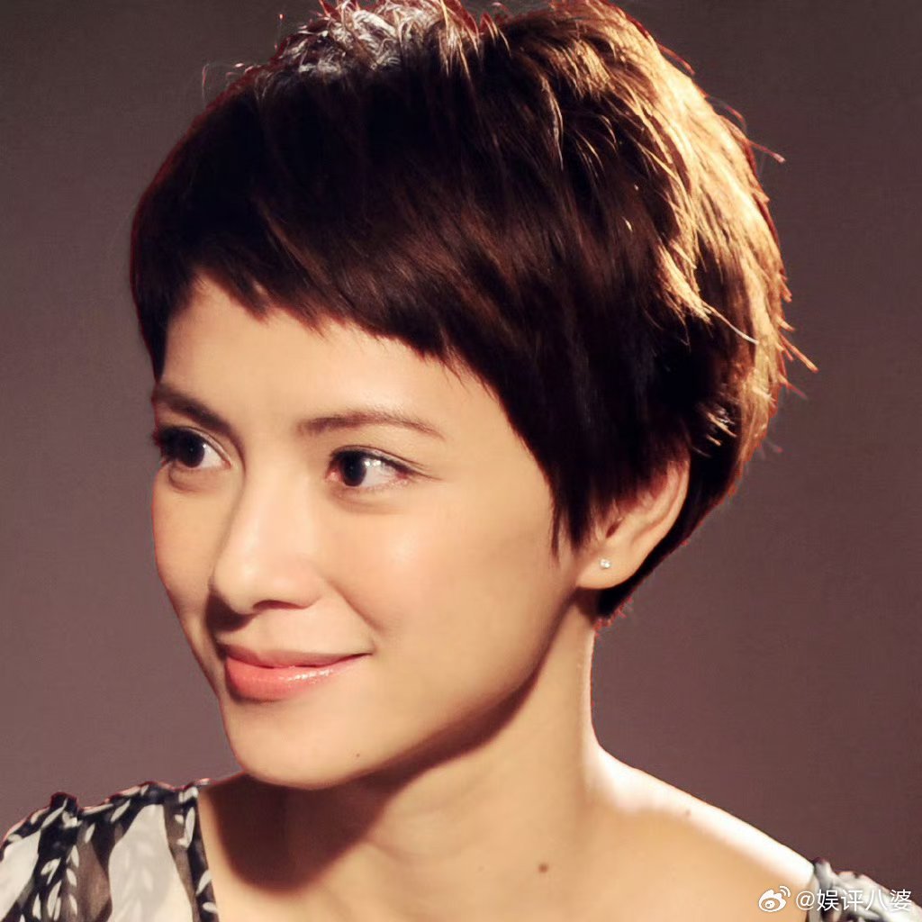 李心洁时隔20年再回舞台捧着手机读完李心洁的长文鼻尖一下子发酸✨时隔二十年重新站