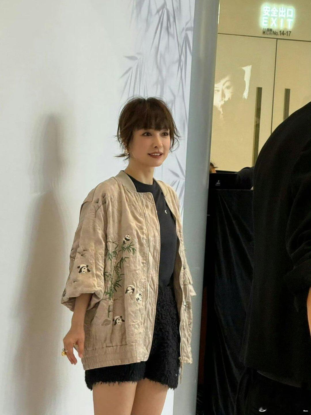 #吴昕 瘦而不柴#吴昕姐姐的身材真的是让人眼前一亮，瘦而不柴，健康又有活力。她的