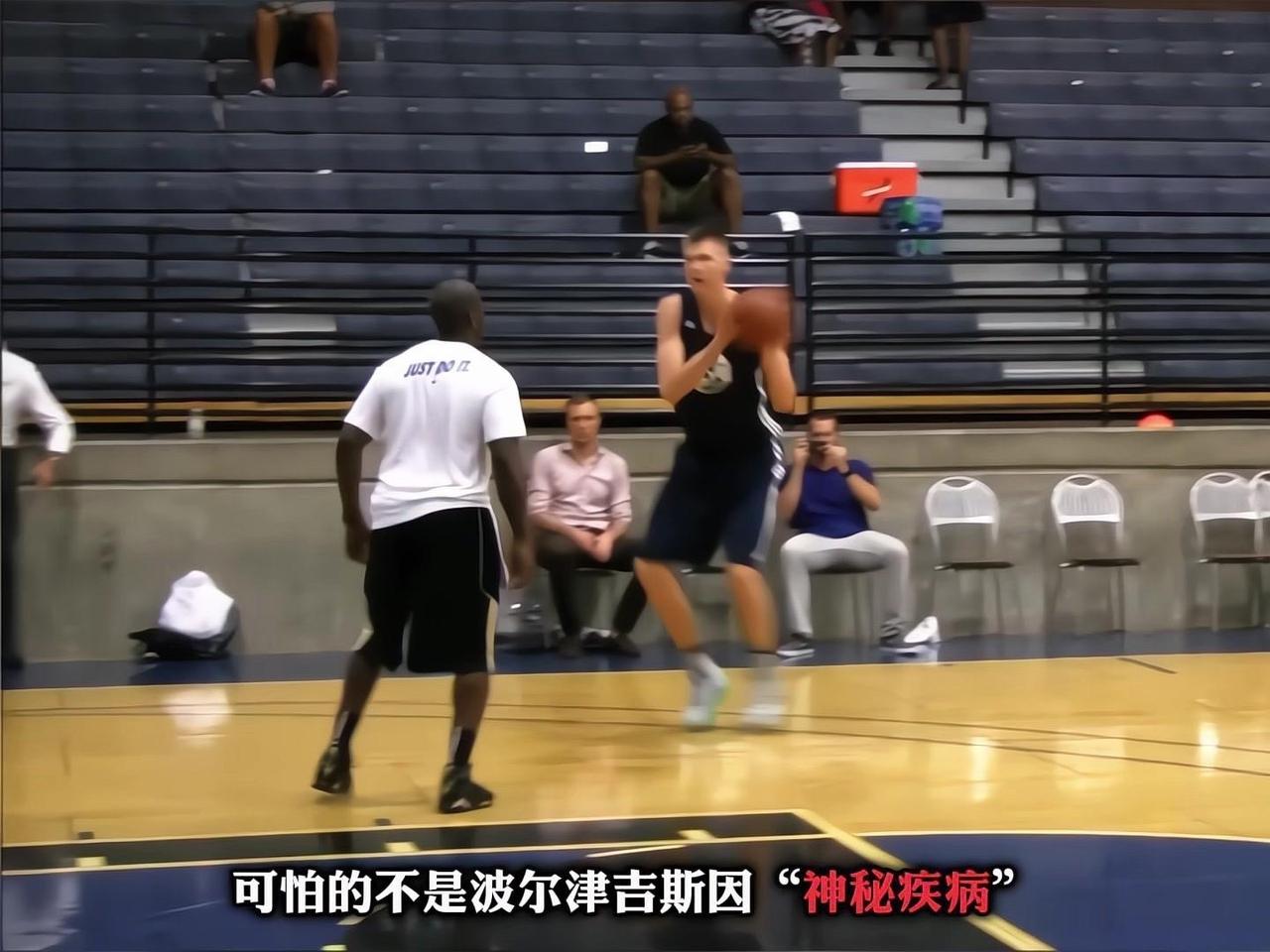 库里在公开训练赛无对抗受伤，一瘸一拐返回更衣室，刚传出疑似扭伤膝盖的消息时，勇士