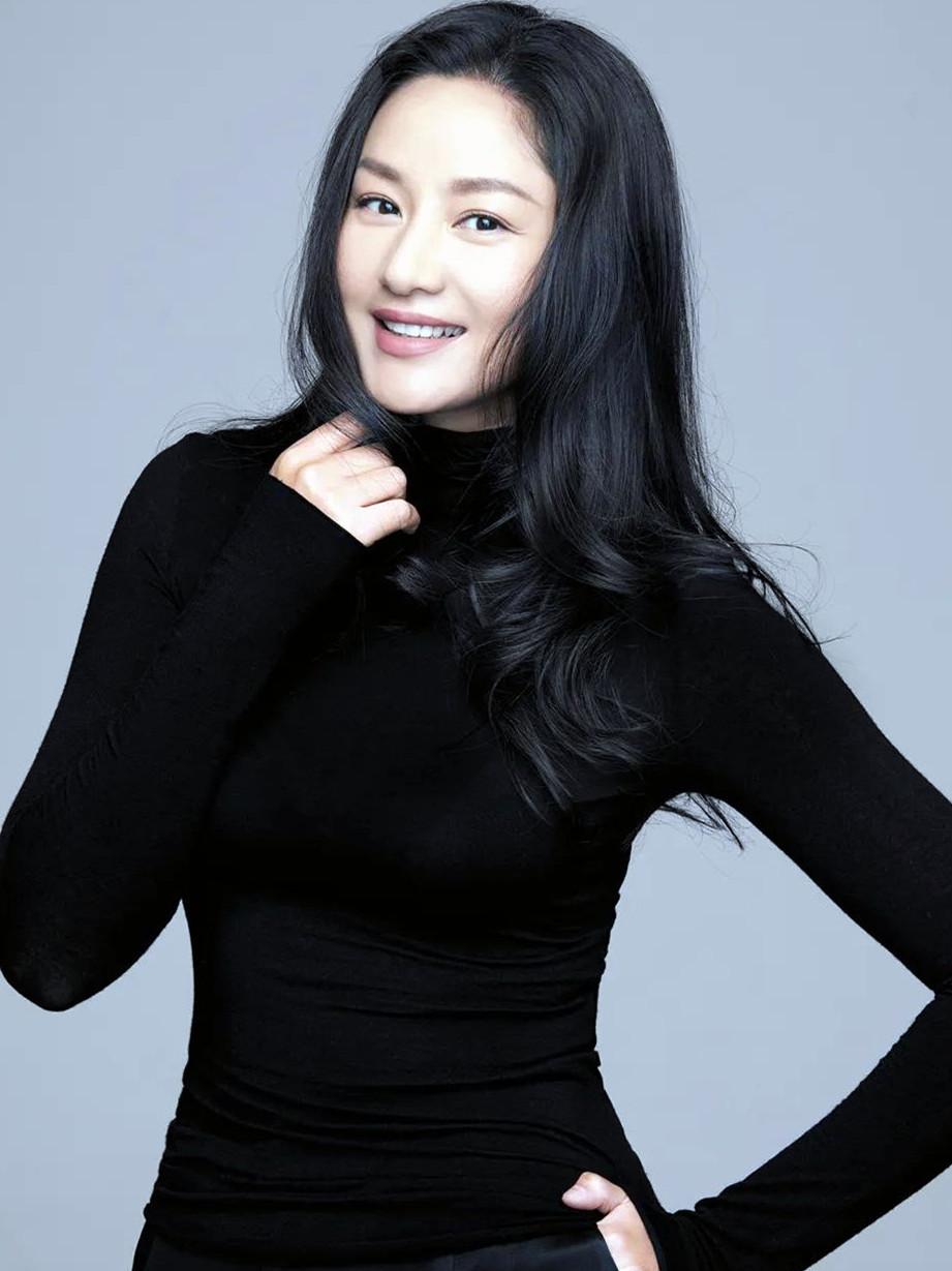 2001年接受采访时，瞿颖特别松弛：我穿衣服不挑牌子，只要款式好看，我就会买，名