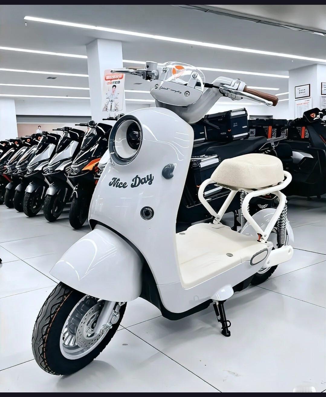 雅迪电动车新国标车型设计竟遭吐槽？用户不满，雅迪紧急致歉并承诺改进！
自12月1