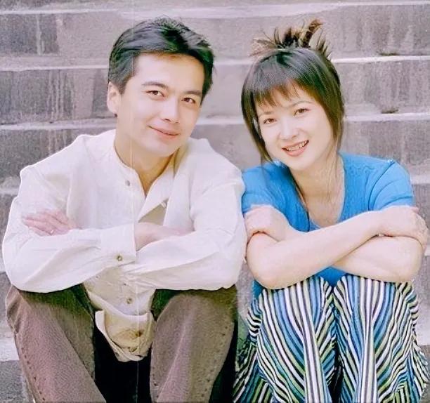 当年，一个导演给何晴打电话：“我这有个角色很适合你，咱们约个饭，见面谈谈。”然而