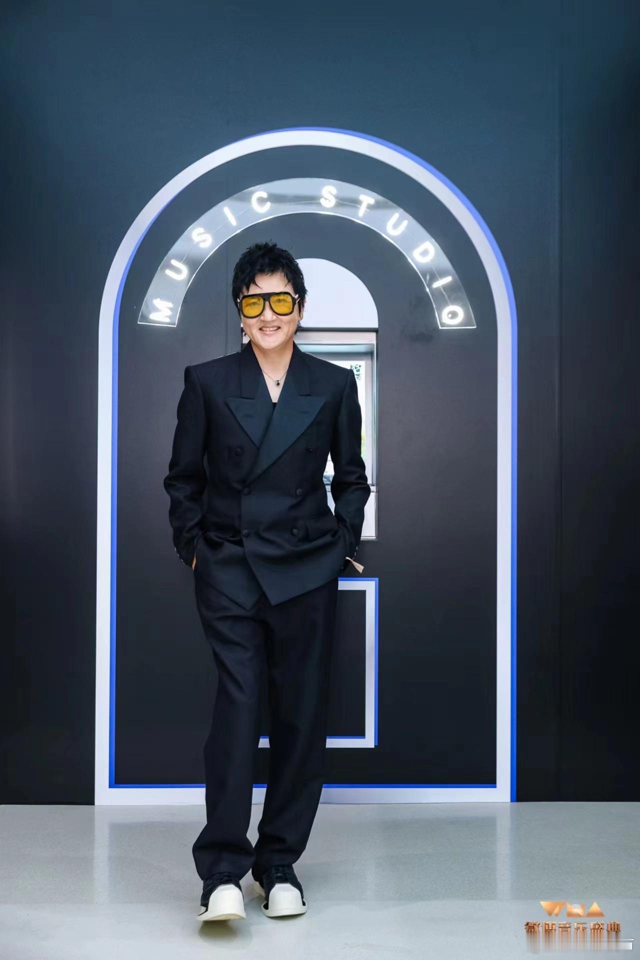 #孙楠瘦了好多#话说楠哥已经瘦了好多年了吧，能够一直保持这样的体态真的是不容易，