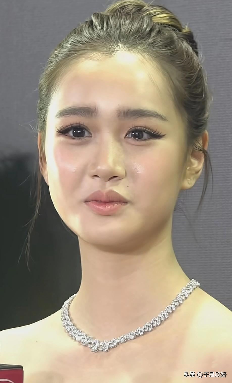 16岁考拉活动现场落泪！眉眼像极了钟丽缇，网友：星二代的压力谁懂？
 
钟丽缇的