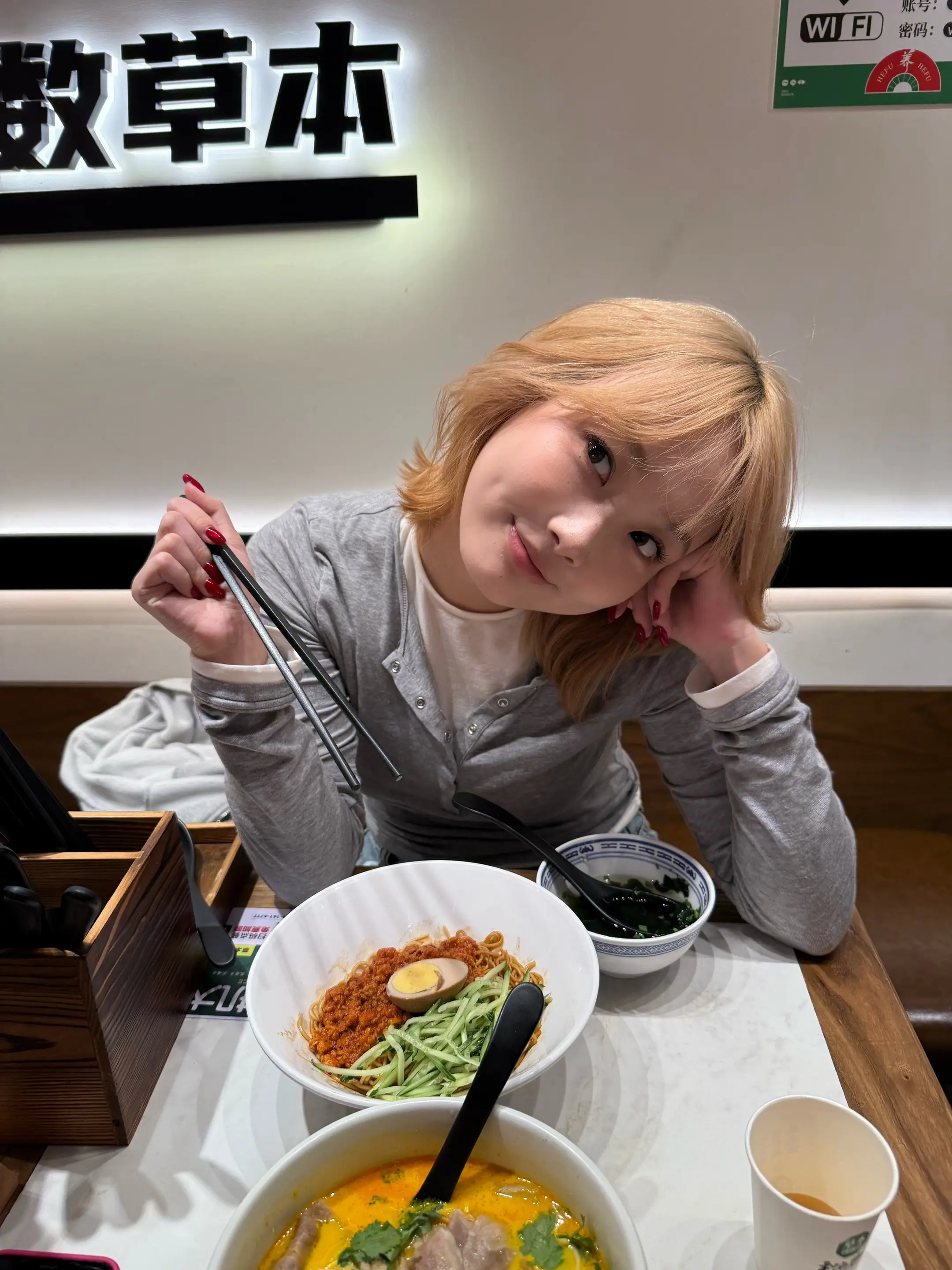 我们来遛狗。