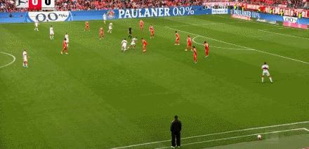 德甲封神！拜仁4-2逆转斯图加特，提前4轮豪取队史第34冠4月18日，德甲第30