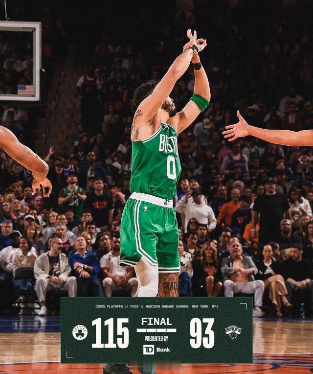 凯尔特人1比2尼克斯  凯尔特人客场115-93大胜尼克斯，把总比分追到1-2 