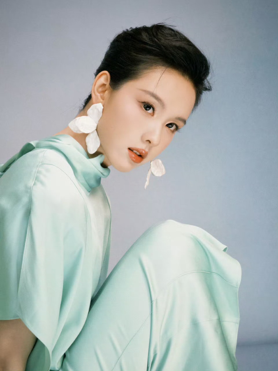 陈都灵不想和没工作的人说了来闹事的小学生希望你们在面对被告的时候也有底气