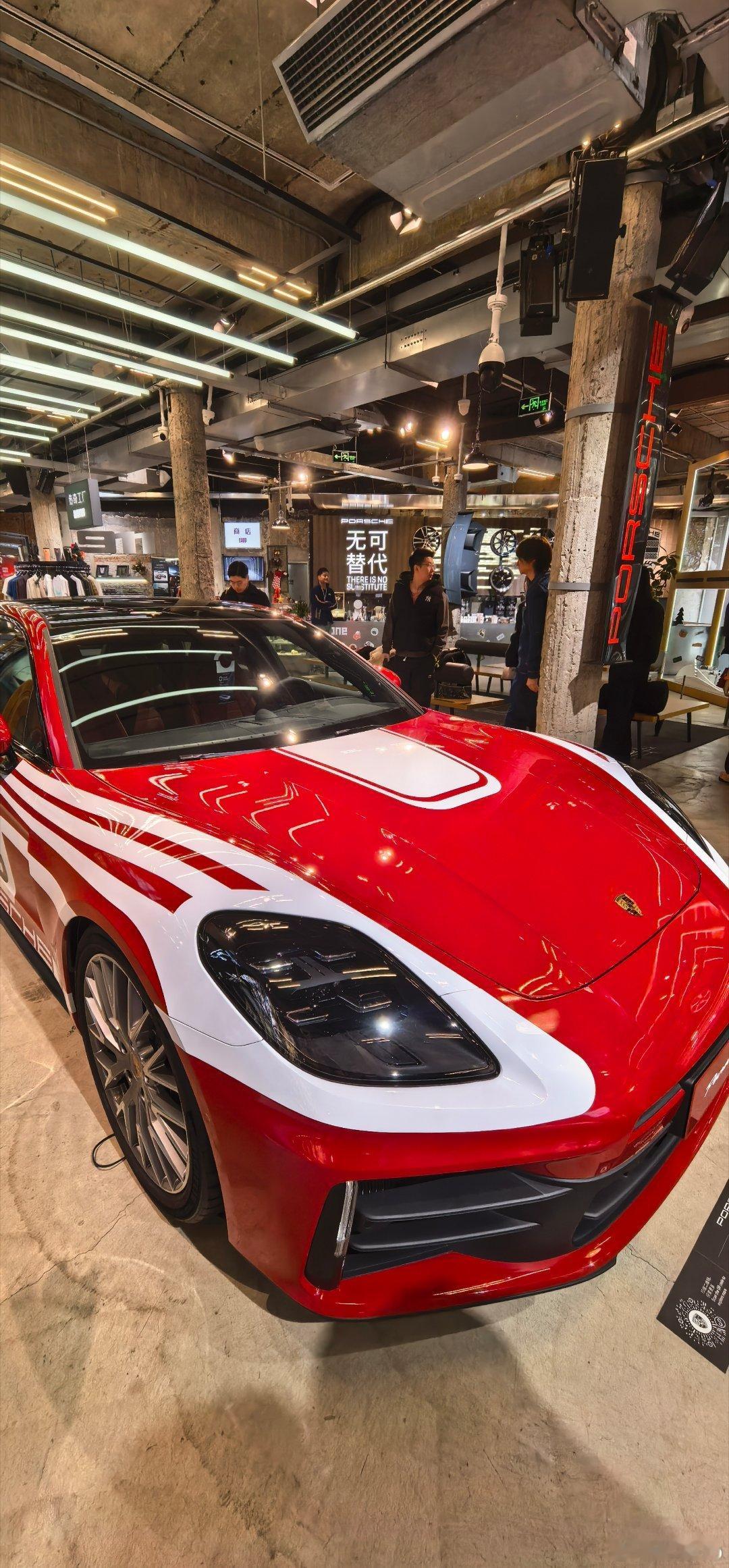 打卡淮海路保时捷快闪店 上海·淮海路-高雅商业文化街