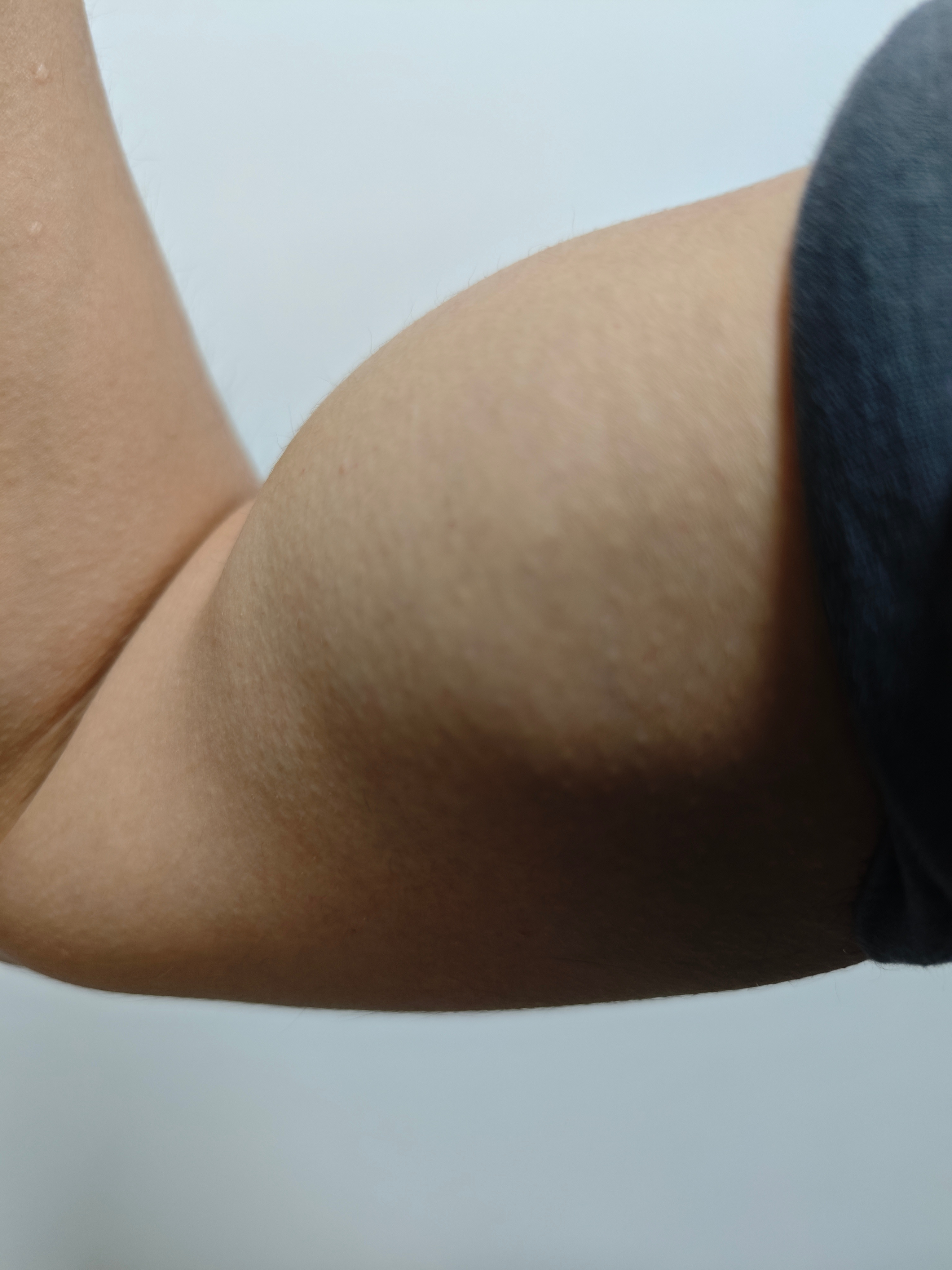 腹肌不晒，晒个肱二，这啥水平？ 