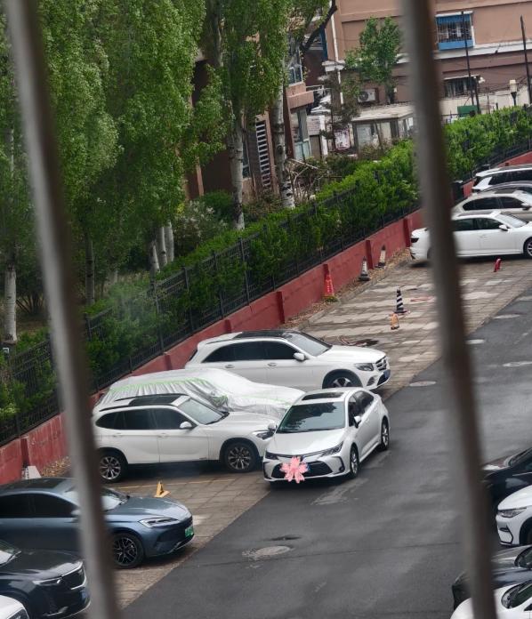 朋友，你买房时有没有遇到过这种纠结：不买车位吧，怕以后没地方停；买了吧，十几万甚