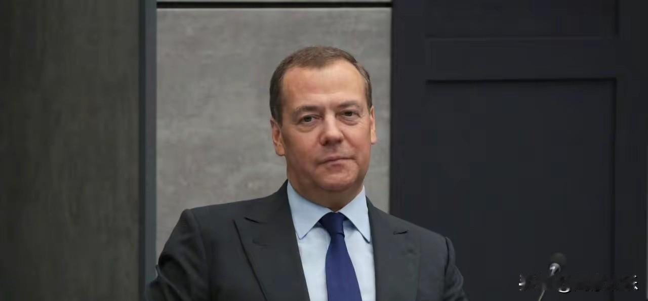 克里姆林宫首次正式将“特别军事行动”定性为战争，并公开指责西方
​​​​俄罗斯总
