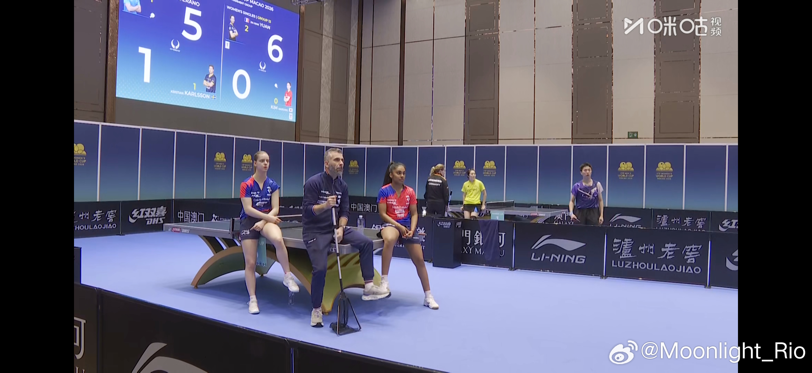 法女在训练场看袁姐比赛😂 