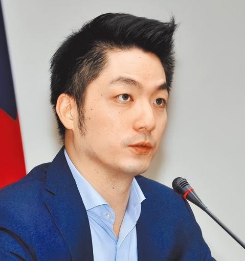 邱毅说，台北市市长蒋万安曾宣称，如果大陆继续在台海进行军机绕台和军演的话，他就要