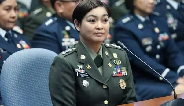 “红色警戒”！马科斯躲进地堡，菲律宾军队取消休假随时准备战斗，全部军队进入最高级