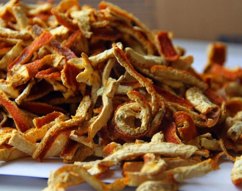 大妈用干橘子皮当枕头，一年后身体发生神奇变化，医生揭示真相

