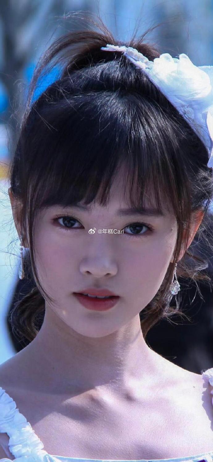刚出道时软乎乎的鞠婧祎 