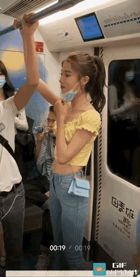 网友……当她摘下口罩那一刻，我孩子的名字都想好了！
