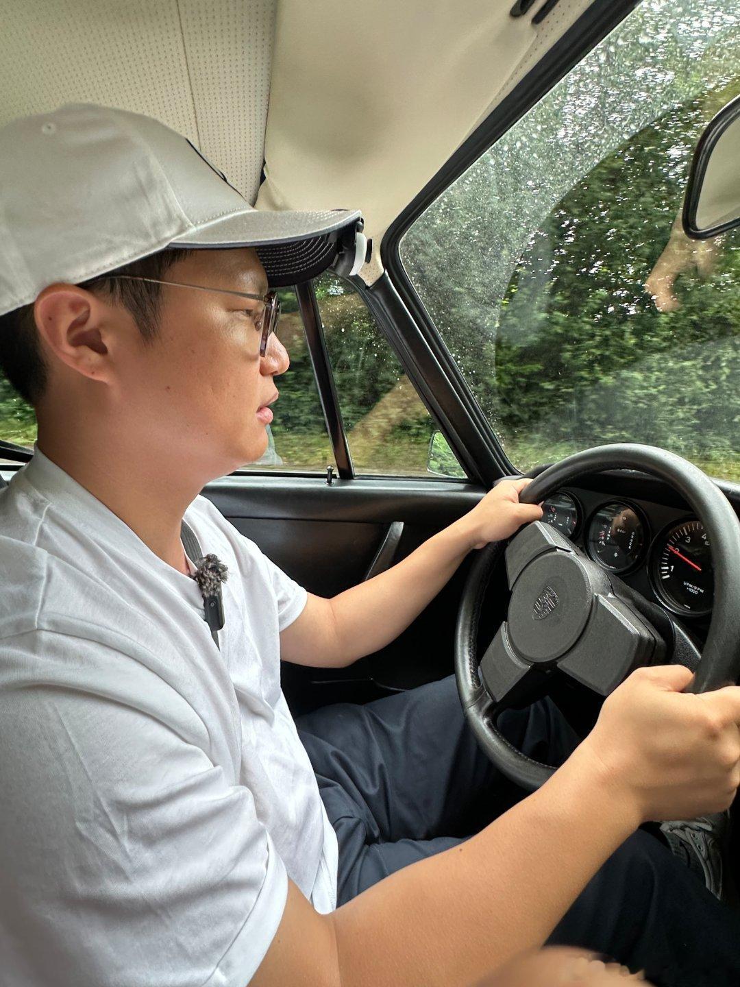 在山路试了第一代911 Turbo，传说中的“寡妇制造者”！鼓起勇气成功踩了一档