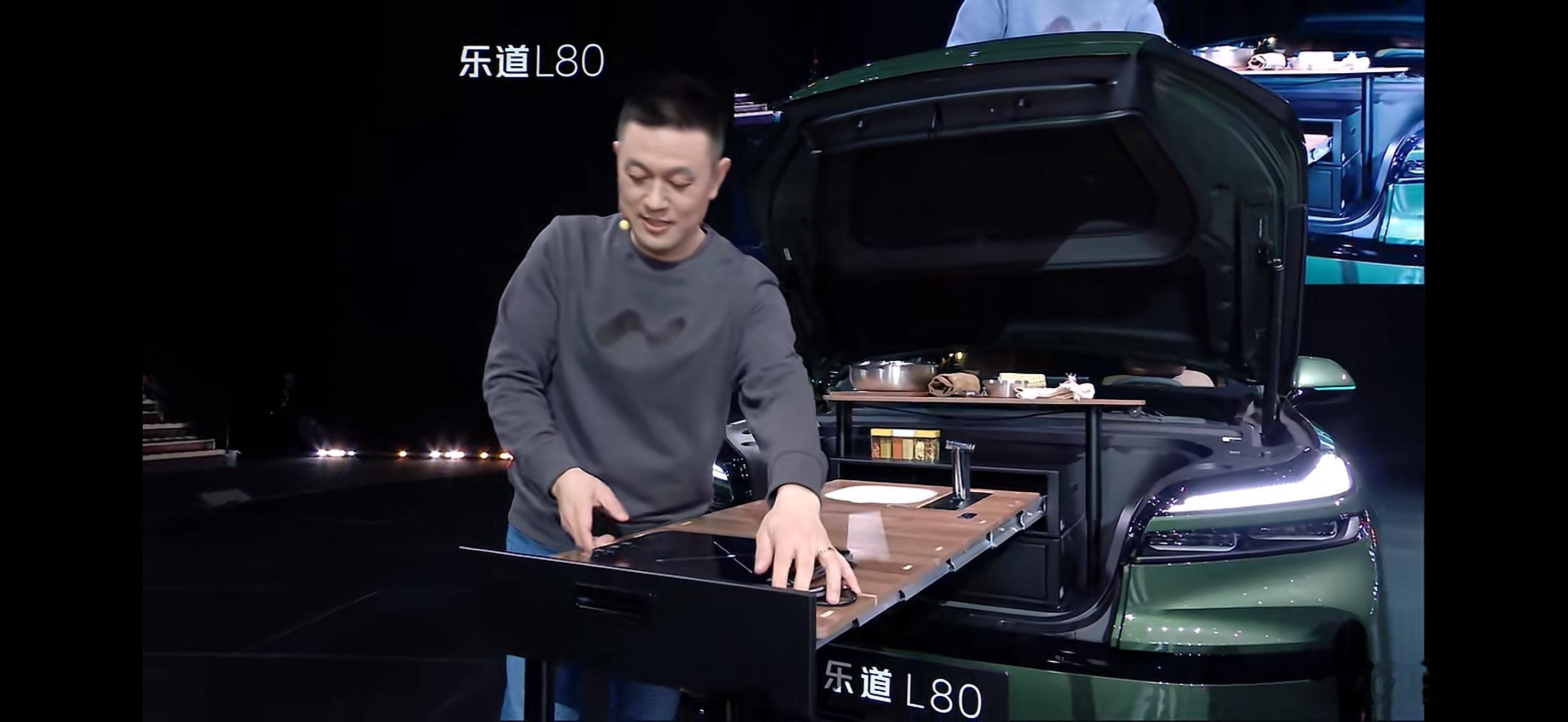 乐道L80不管是试驾还是发布会都在展现一种有车的生活方式这真的很吸引人没有枯燥的