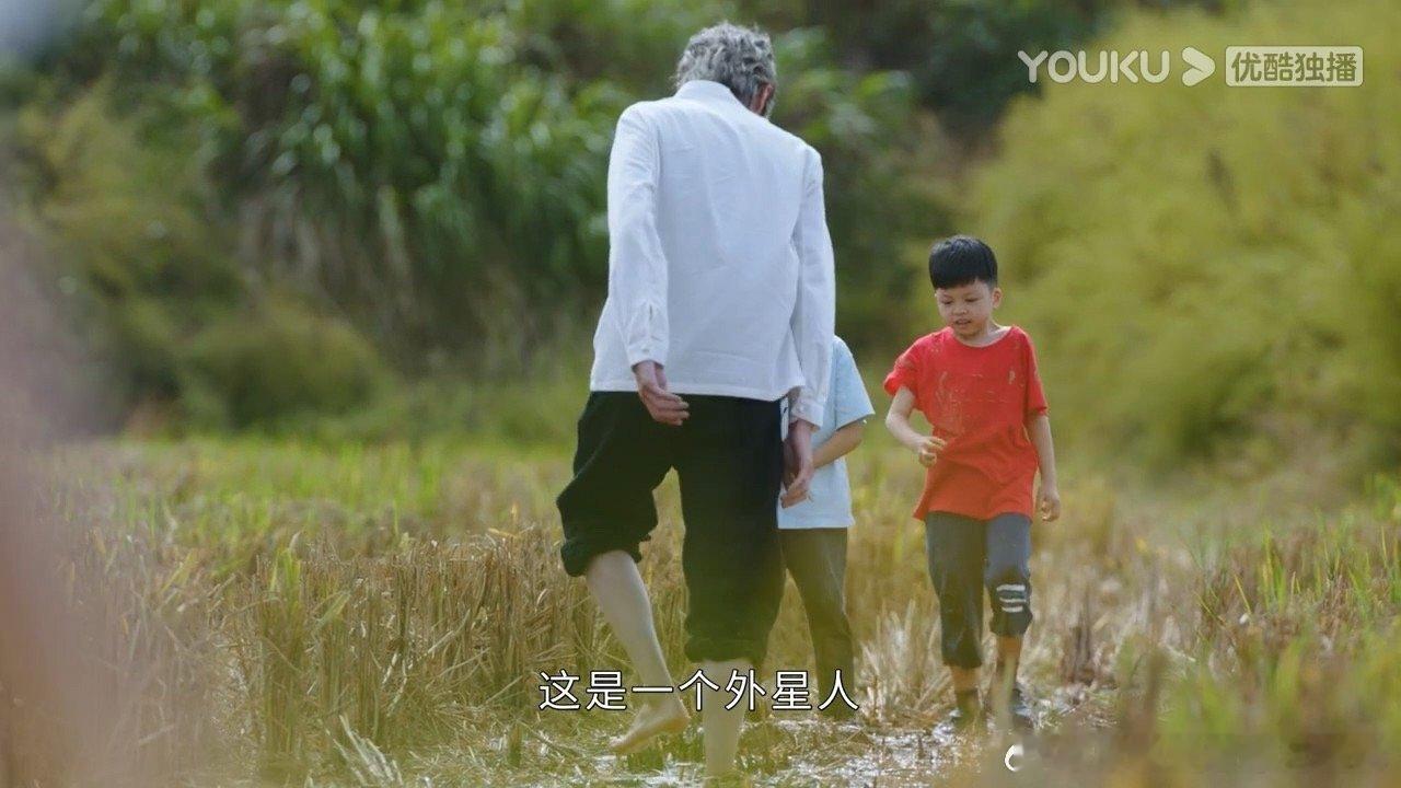 #雷鸣 当代老顽童# 没想到雷鸣从热血教师摇身一变变成一个爱和小孩子一起玩耍的大