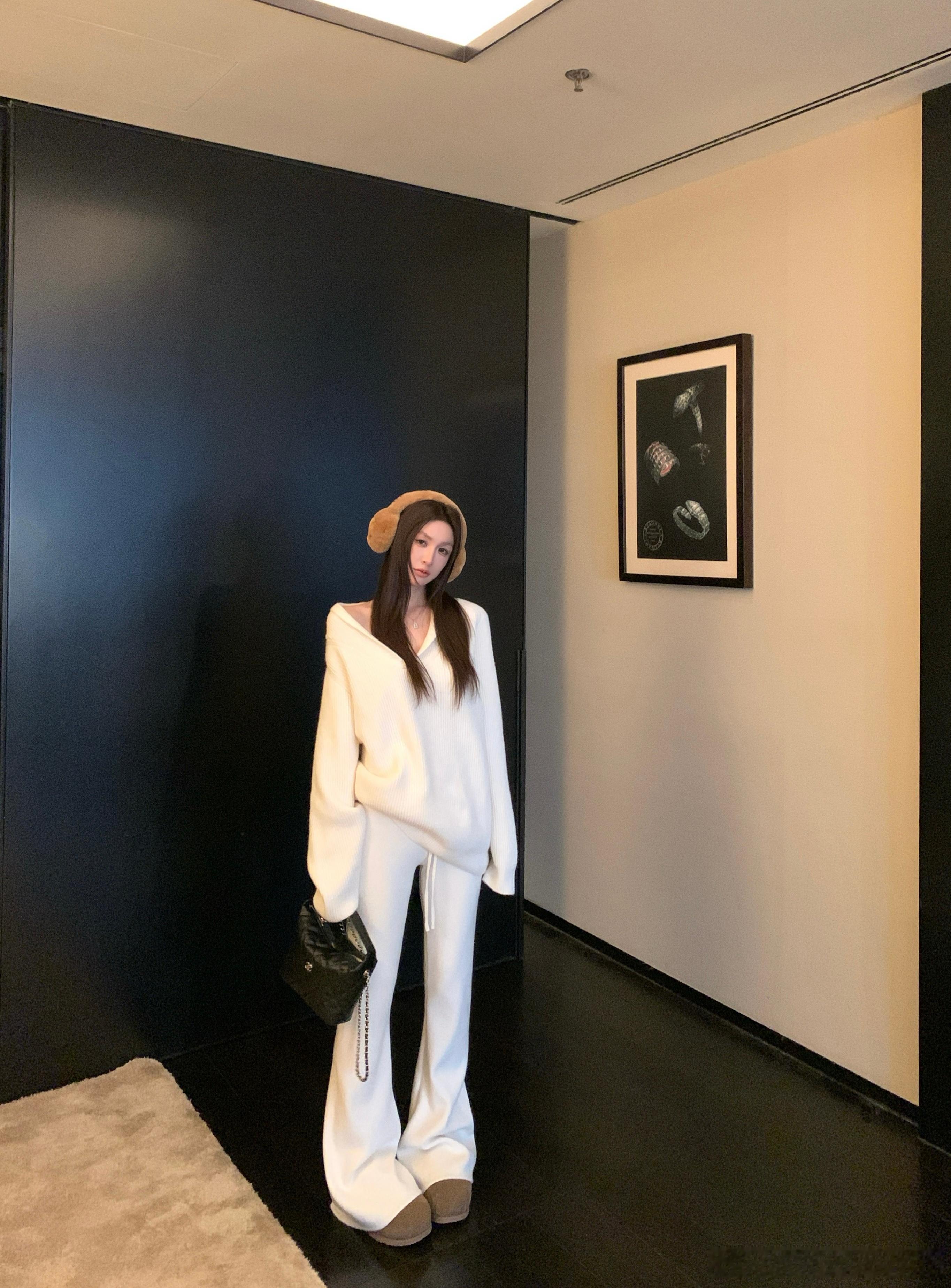 本期必入的毛衣套装就是它了！！主打一个好穿又好搭 这款真的是开发了蛮久的 可选择