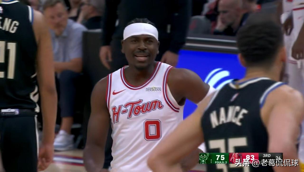 火箭悍将霍勒迪的场上正负值真是太低了！在今天火箭主场以119：113击败雄鹿的比