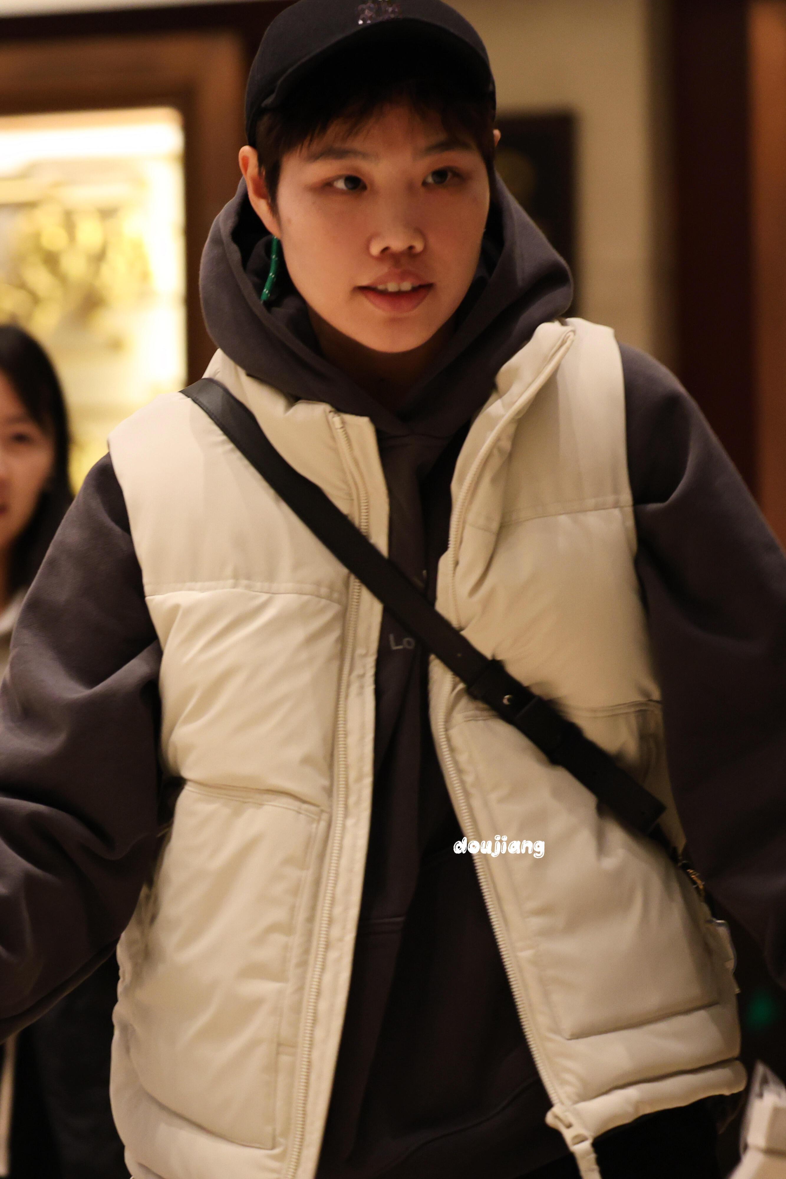 小孩儿已经出现，黄东萍的少年感cr.整两杯豆浆 