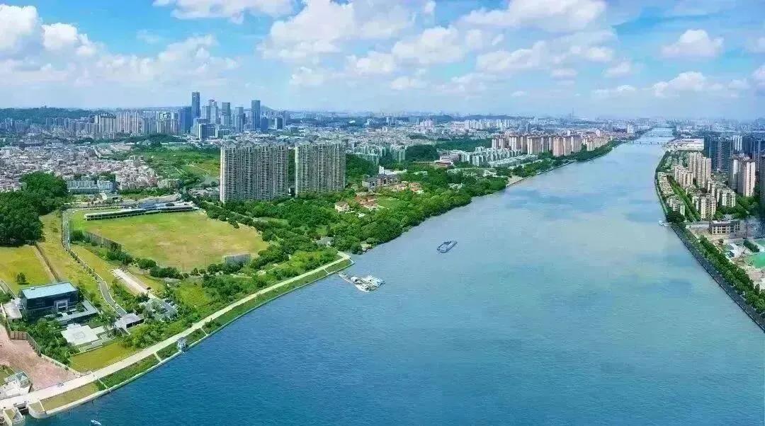 之前买珠江铂世湾的业主真的惨！网友：唯一靠物业把价格打下来的楼盘。
现在终于扛不