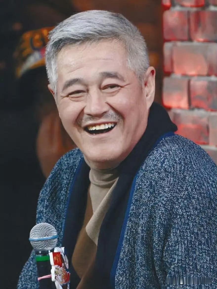 娱乐圈我能共情的就是个赵本山了
捧女儿捧徒弟这些他都是强制执行，主要强调机会人人