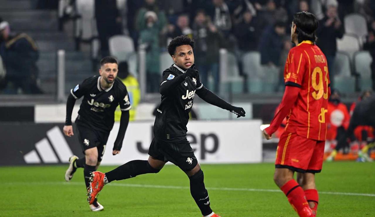 尤文主场1:1莱切联赛终结3连胜。
麦肯尼建功，戴维失点。

 ​​​