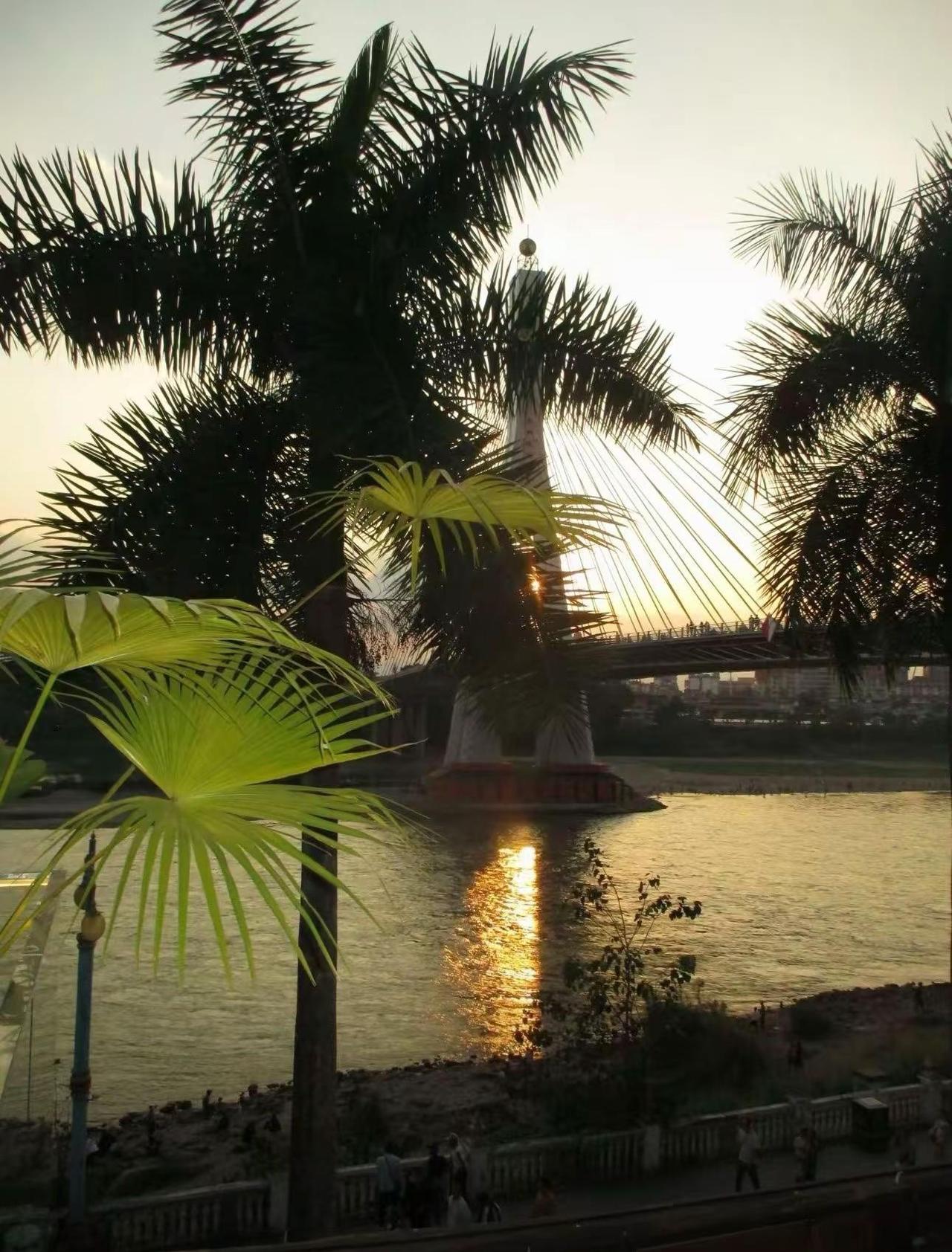 ⛽𝒌𝒆𝒆𝒑 𝒈𝒐𝒊𝒏𝒈～ ✌🏻“在谋生的路上，热爱生活”晚风