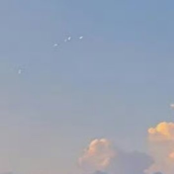 每日一善 阳光信用每日一善 世上没有那么多天赋异禀，优秀的人总是努力地翻山越岭，