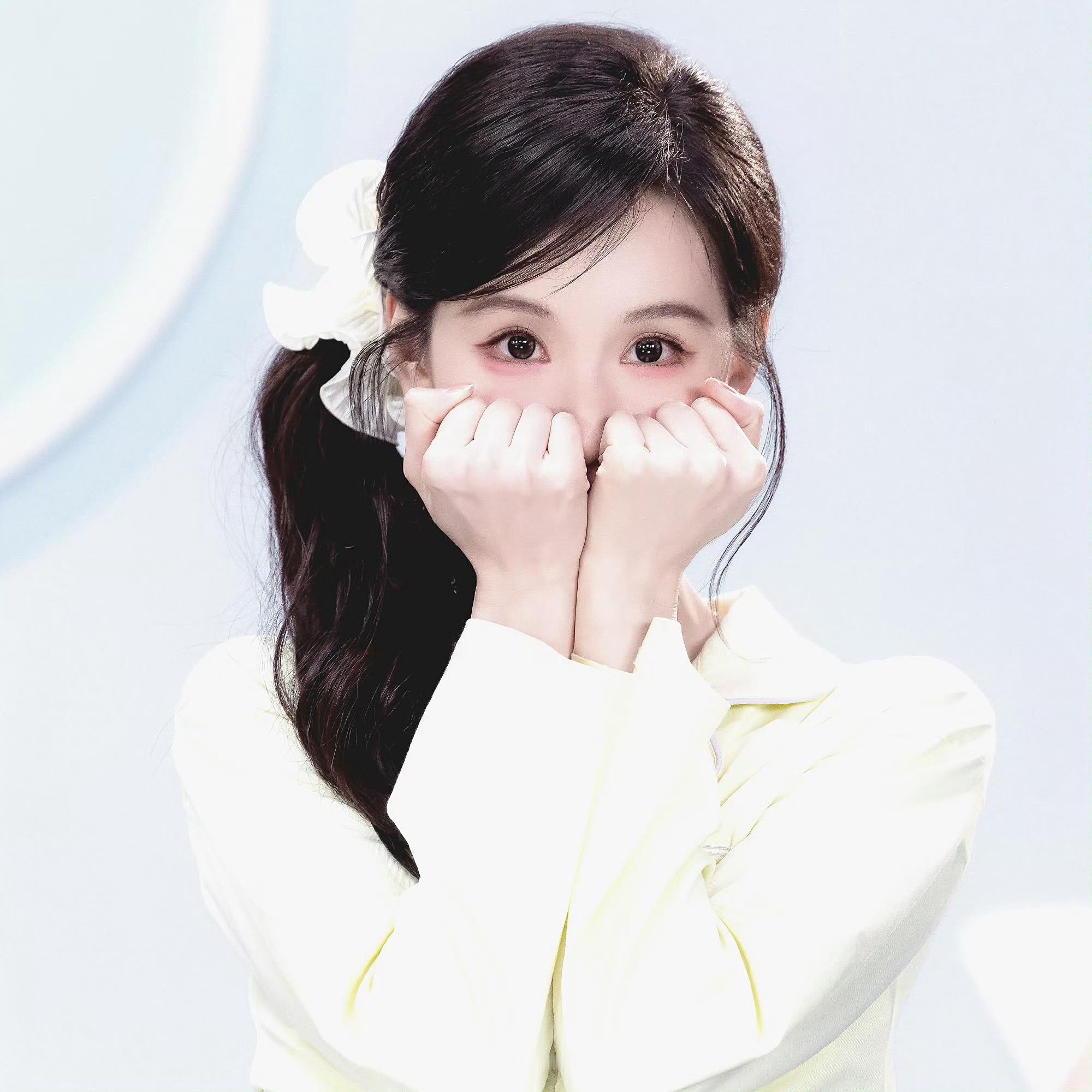 陈都灵抬眸黑切白上一秒还是邪恶兔兔下一秒抬眸就变成了天真萌萌兔🐰这个白幼薇大事