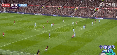 半场结束，曼联0-0曼城曼城实在没办法了，只能把阵中最稚嫩最差的两个中卫排上来，