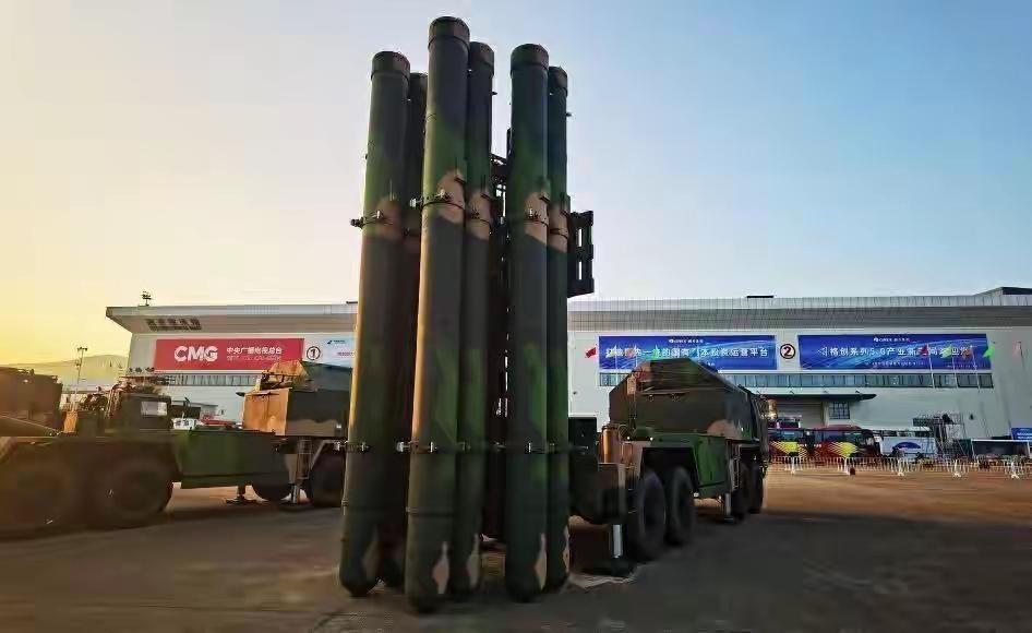 咱们国家的防空导弹又火出圈了！
在最近的阿塞拜疆国庆阅兵式上，
咱们的红旗-9B