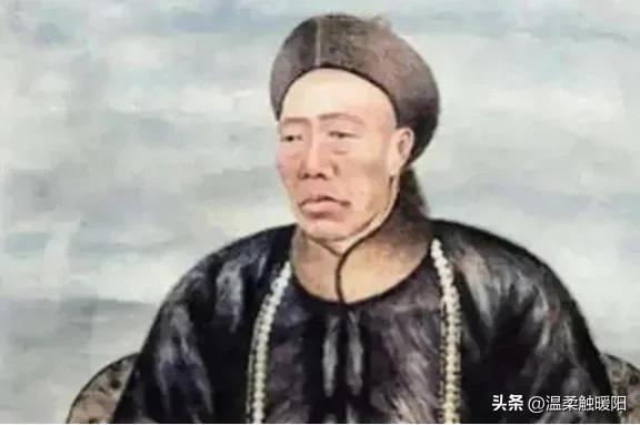 慈禧每次洗澡后，只留李莲英一人伺候。而房间里不时传出喊痛，一位小宫女偷掀帘子，这