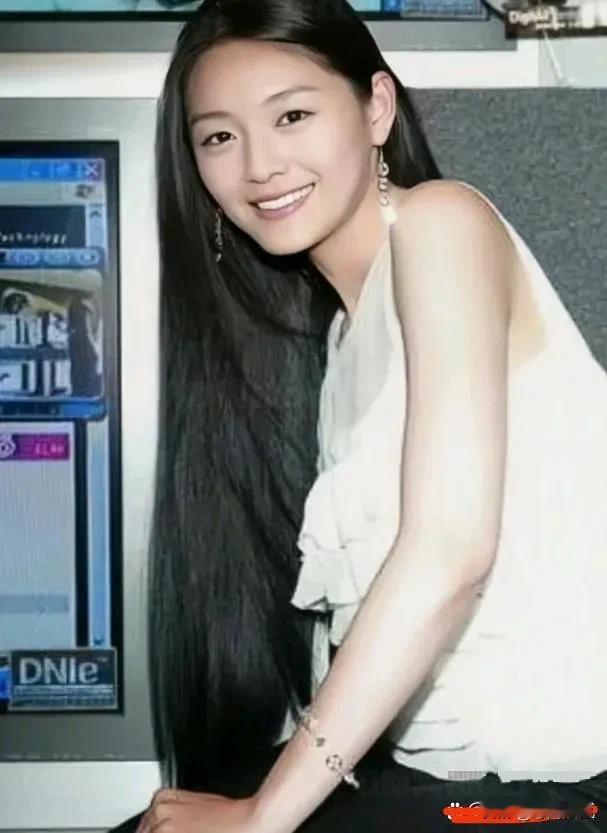 大S年轻时候真的可以算的上是大美女！
孕期照都那么好看，
和汪小菲也很恩爱，
是