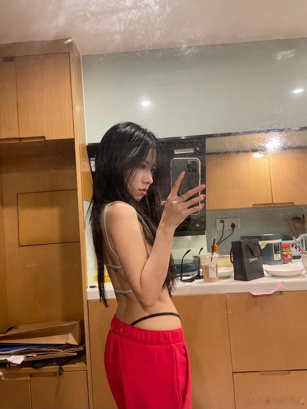 清纯时期拍了狐媚子照片 