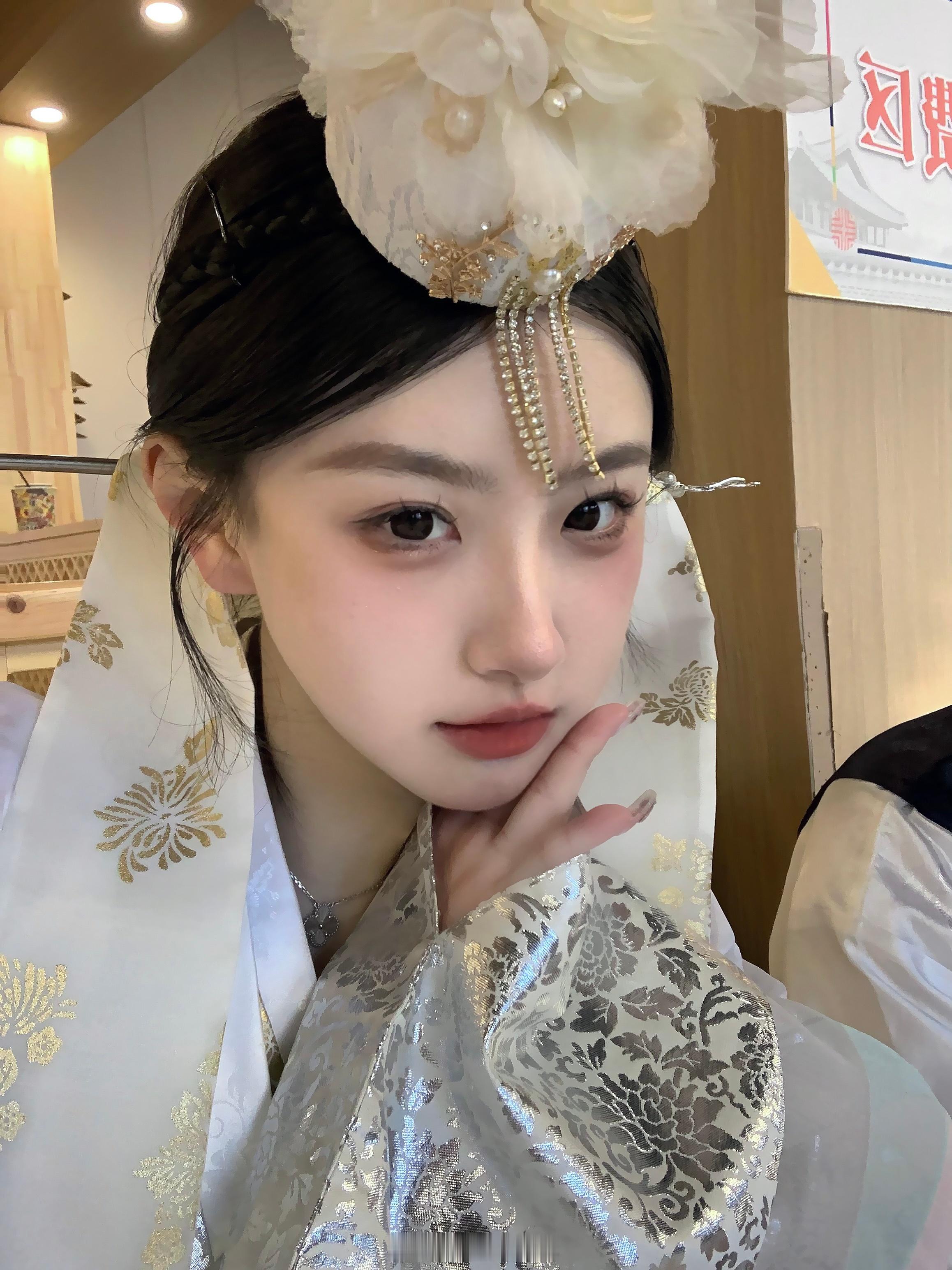 今年过年前错锋去了延吉当延边公主！化妆师夸我皮肤好白我真的脸笑烂！ ​​​