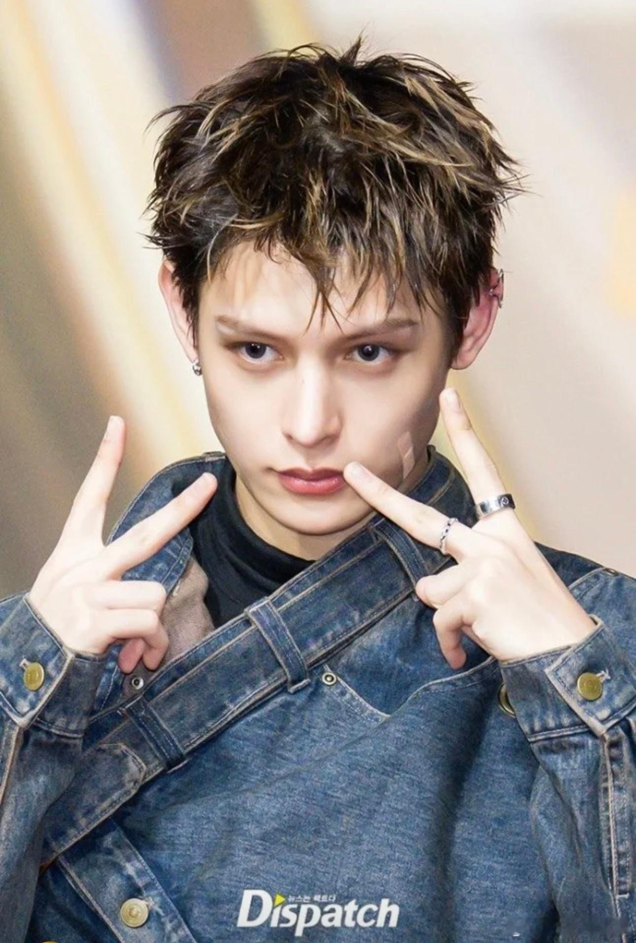 赵雨凡JAMES  🎄赵雨凡狙心舞担 咱们詹詹这张脸就是硬帅😘😘迷人鼠了 