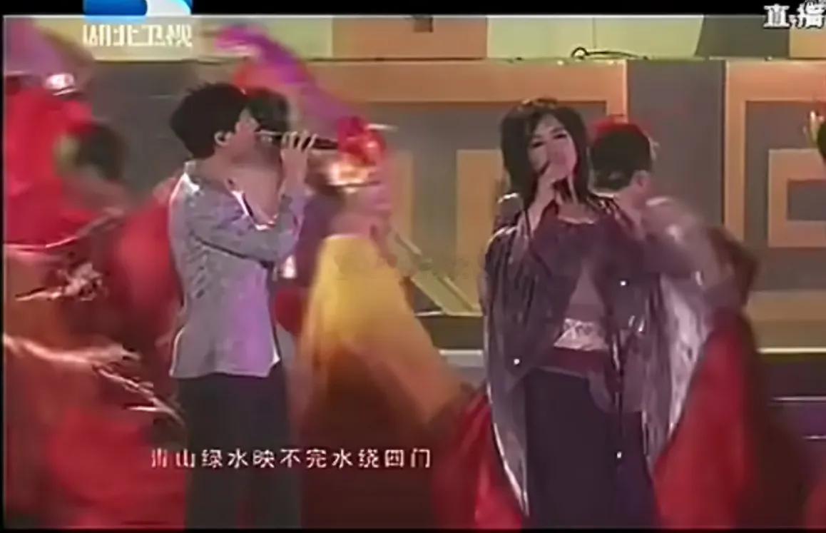 居然翻到2012年陈楚生和齐豫合唱《梦襄阳》的古早直播舞台，太惊喜了！当年收音条