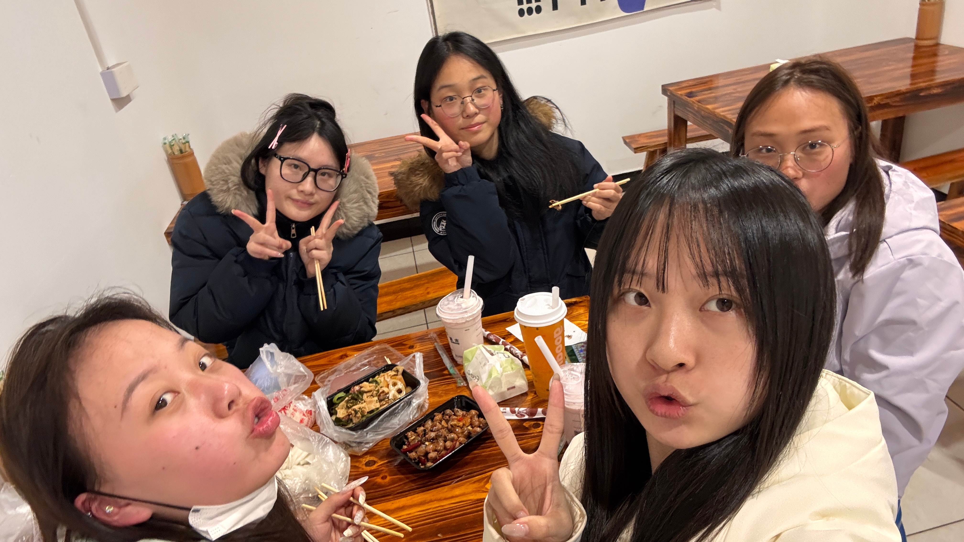 村晚彩排太辛苦了 带村花们出来改善一下伙食校园创作者激励计划日常又又村晚