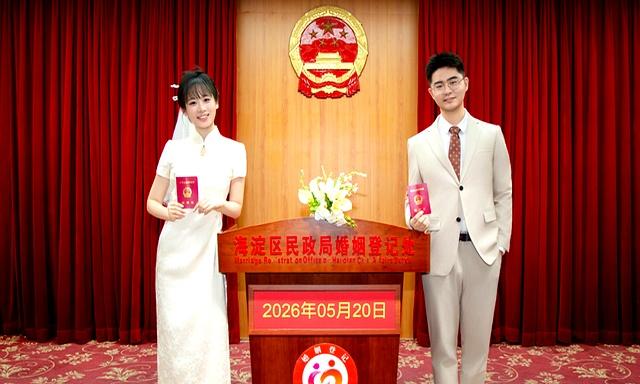 清华大学的两个顶尖博士结婚了，但他们毕业后的选择却让很多人直呼"看不懂"。王曦婷