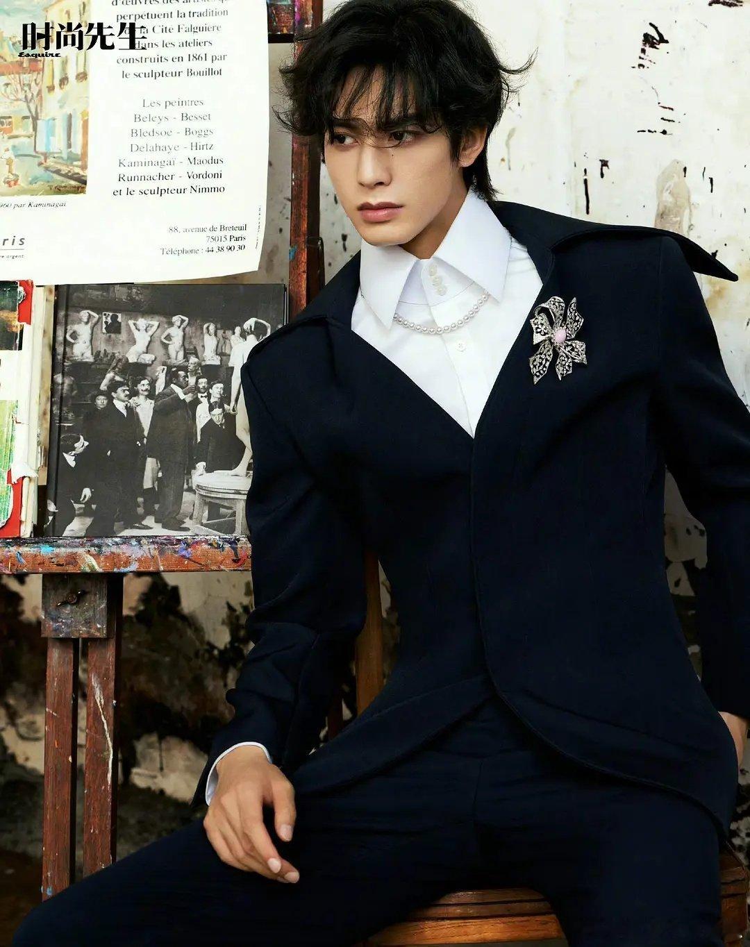 宋威龙这个颜值状态和时尚表现力确实是非常的不错了，咱就是说有些男演员是真的不适合