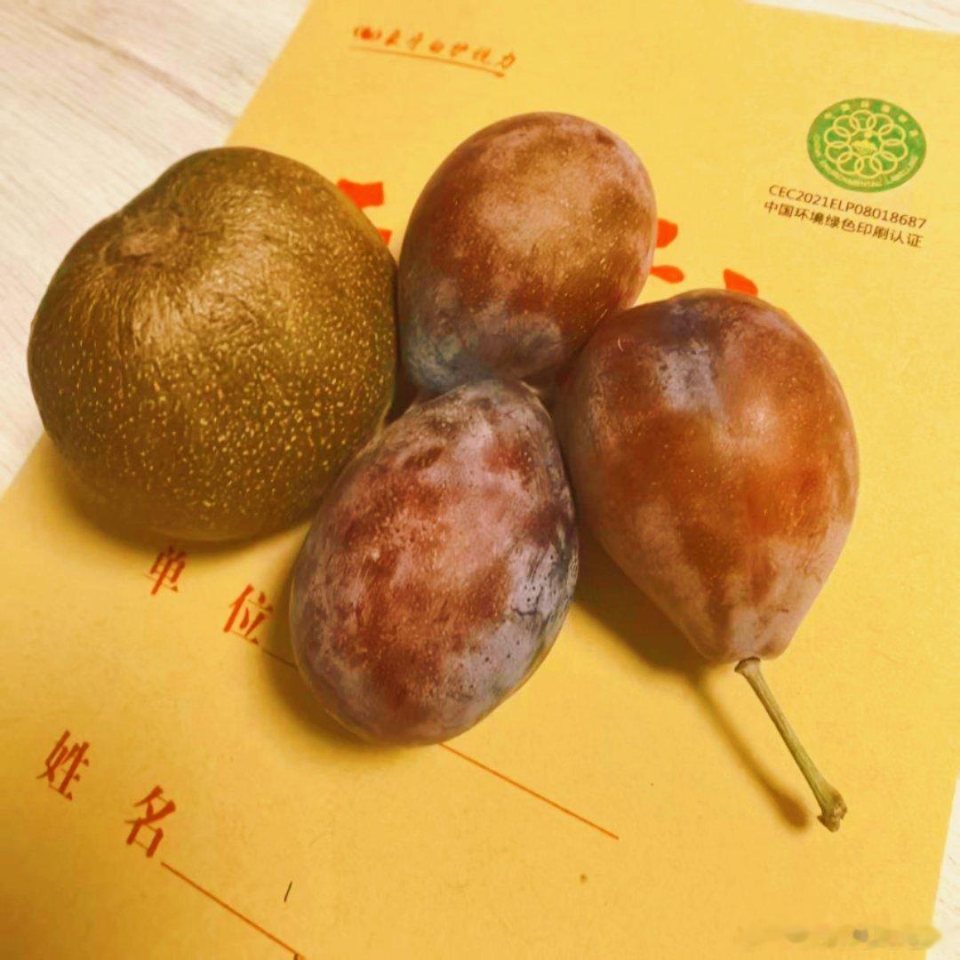 今日份的水果，昨儿个下班回家路上，楼下那个卖肉饼的，那个香味我硬是口水流，但一想