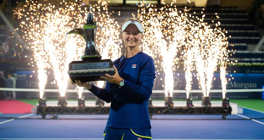 克雷吉茨科娃因伤退出迪拜赛，阿尼西莫娃自动晋级第三轮。目前迪拜赛签表中只剩两位大