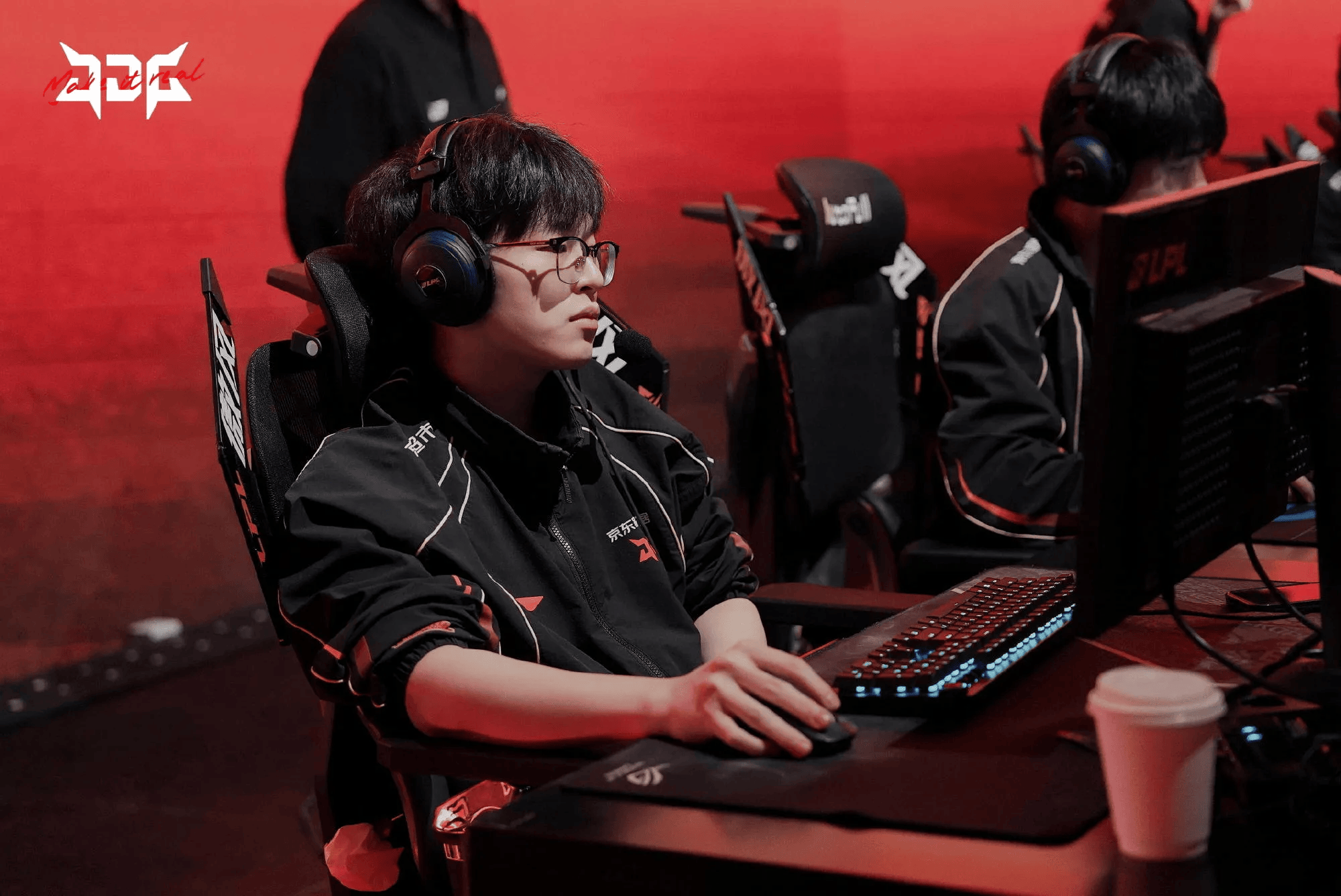 战胜AL后，Vampire发文：兄弟们打得太好了明天继续加油