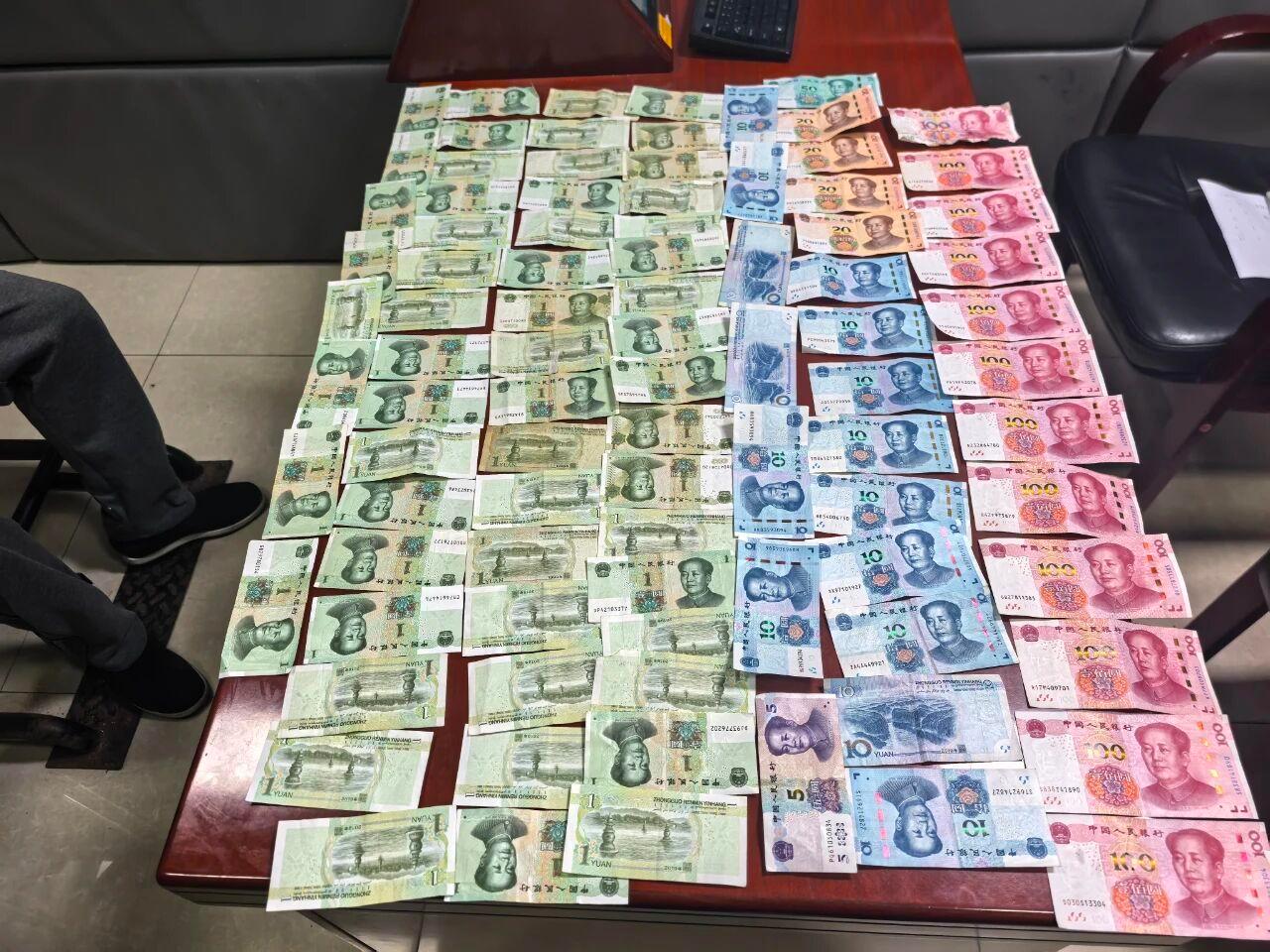 #男子暴力破坏商铺门锁偷现金被抓#【一夜之间多家商铺现金被盗 警方：嫌疑人暴力破